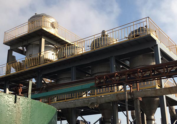 四效蒸發(fā)結(jié)晶系統(tǒng)項目安裝現(xiàn)場 四效蒸發(fā)結(jié)晶系統(tǒng)項目安裝現(xiàn)場